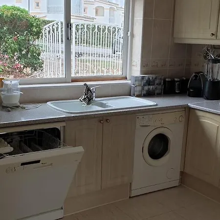 Сasa de vacaciones Oasis Parque 98 *